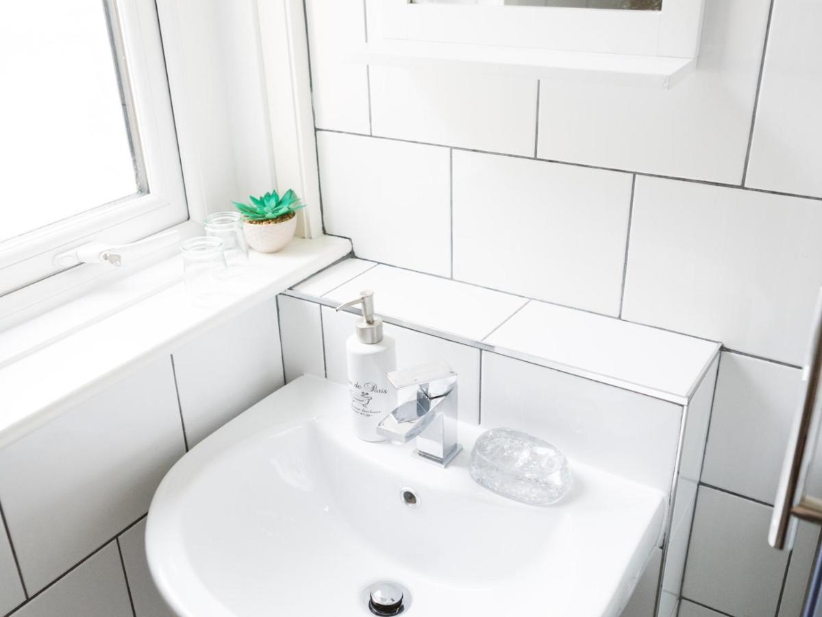 Pass The Keys Cozy Two Bed Flat Near Glasgow Airport & Paisley Extérieur photo